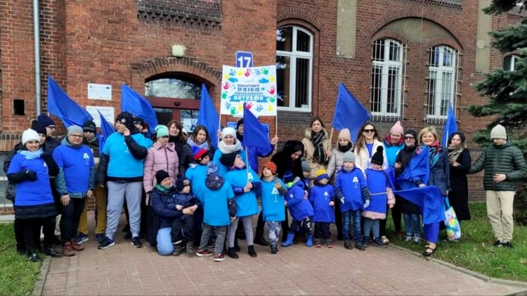 Malbork. Niebieski miesiąc świadomości autyzmu – wystawa, kiermasz…