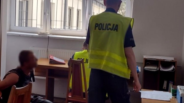 Malbork. Mając ponad 2,5 promila uszkodził auto i oddalił się z miejsca…