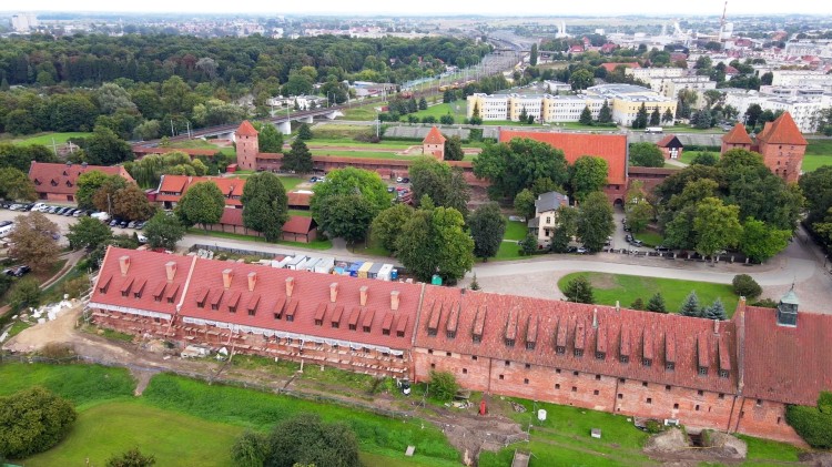 Przedzamcze Zamku Malbork: Przebudowa zabytkowych budynków gospodarczych…