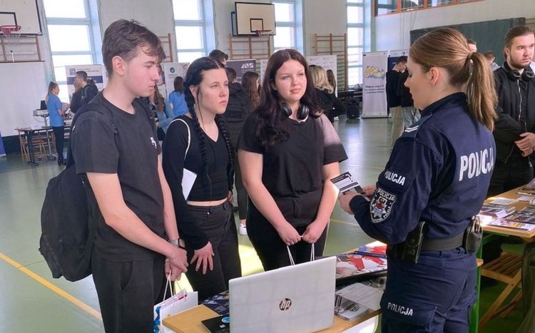 Malbork. Policjanci uczestniczyli w Targach Edukacyjnych.