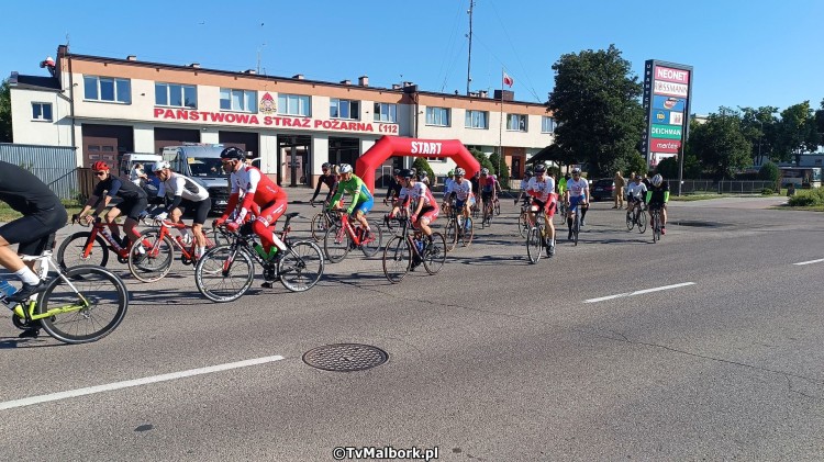 Charytatywny Ultramaraton Kolarski Strażaków wystartował z Malborka.…