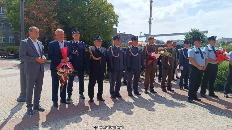 Mieszkańcy Malborka oddali hołd ofiarom rzezi wołyńskiej i bojownikom…