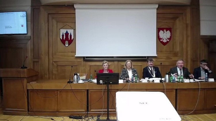 BURMISTRZOWI MALBORKA CO ROKU TYŁEK PALI SIĘ PRZY UCHWALENIU BUDŻETU,…