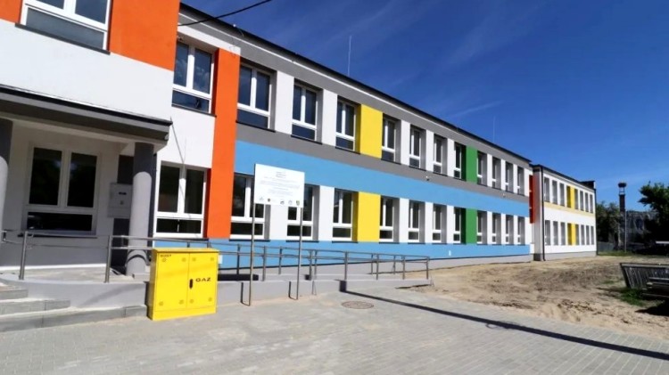 Przesunięcie terminu rozpoczęcia roku szkolnego w nowej szkole przy…