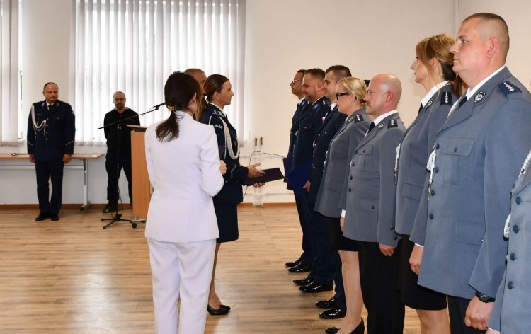 Malborscy policjanci świętowali swój dzień. Wręczono awanse i podziękowano…