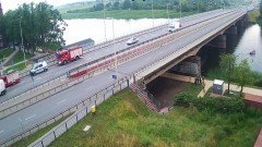 Malbork. Skoczył z betonowego mostu do wody. Zobacz wideo.