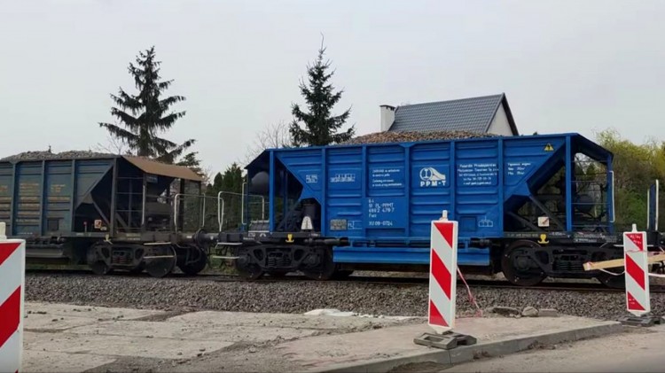 Pociąg na przejeździe kolejowym w Nowej Wsi Malborskiej. Czy to koniec…
