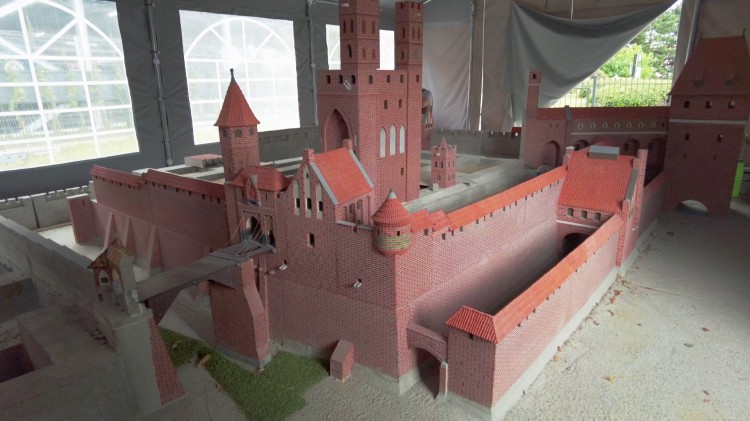 Nowa miniatura zamku krzyżackiego w Malborku – zobacz, jak powstaje.…