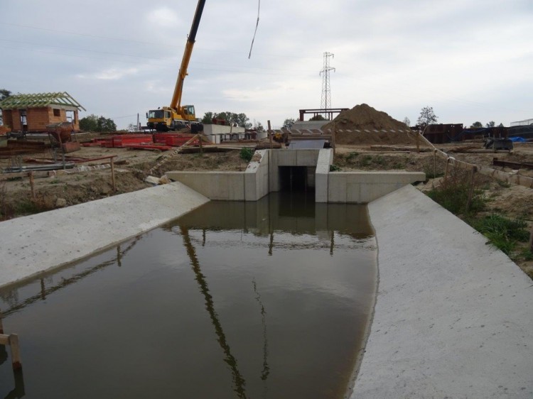 Nowe wrota sztormowe na rzece Tudze 
