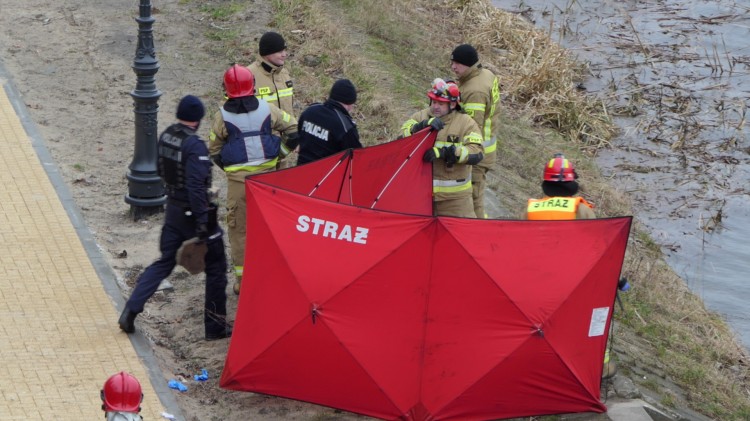 Malbork. Z rzeki Nogat strażacy wyłowili ciało mężczyzny [wideo,…