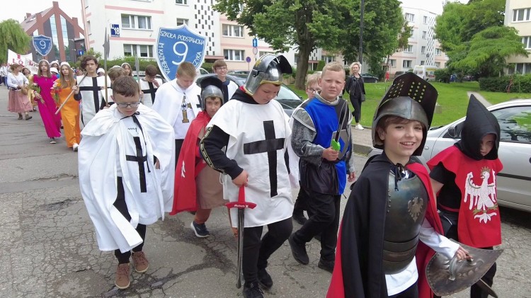 Malbork. Barwnym korowodem rozpoczął się XX Międzynarodowy Festiwal…