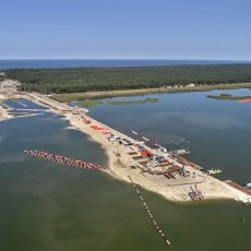 Przekop Mierzei Wiślanej: Montaż pierwszej bramy do ?serca? inwestycji