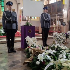 Mł. asp. Tristan Fijołek spoczął na cmentarzu komunalnym w Malborku.…