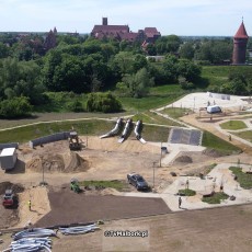 Malbork. Zobacz, jakie atrakcje zamontowano na terenie Centralnego Placu…