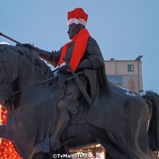 Malbork. Świąteczne spotkanie z Mikołajem i iluminacja miejskiej choinki.…