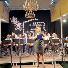 Zagrali i zaśpiewali dla Niepodległej ? wyjątkowy koncert w Nowym Stawie.…