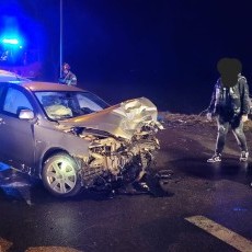 Zderzenie dwóch osobówek na DK22 - jedna osoba trafiła do szpitala…
