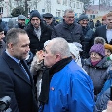 Karol Nawrocki kandydat na Prezydenta RP złożył kwiaty pod pomnikiem…