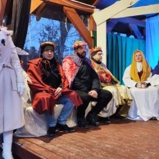 Orszak Trzech Króli i wspólne kolędowanie w Kończewicach przyciągnęły…